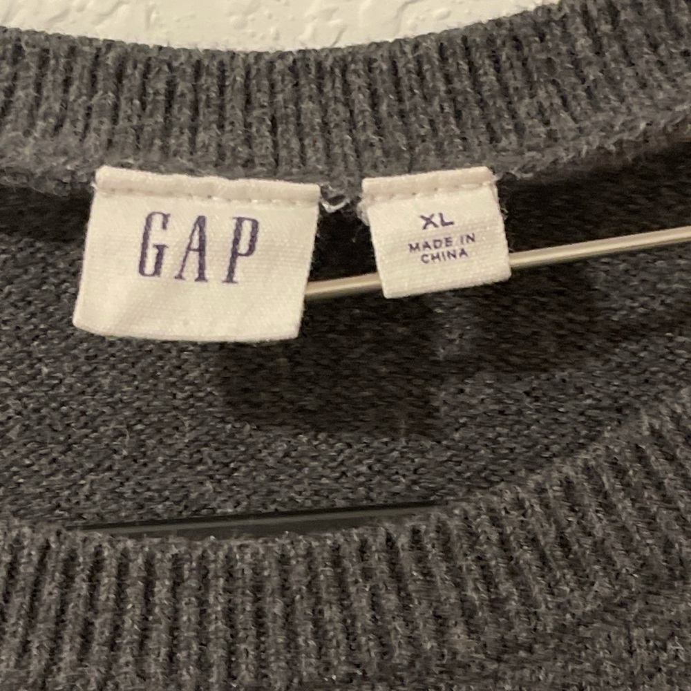 Gap Women's Grey Sweater with 'Love' Design - Picture 3 of 4